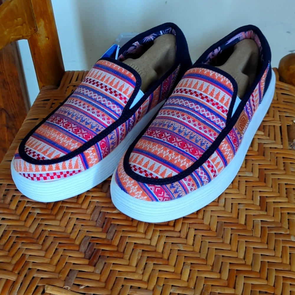 Size 9 hey dudes!